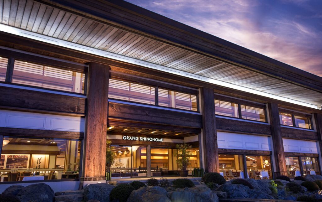 日本庭園×本館夕方　10Ｍ以内